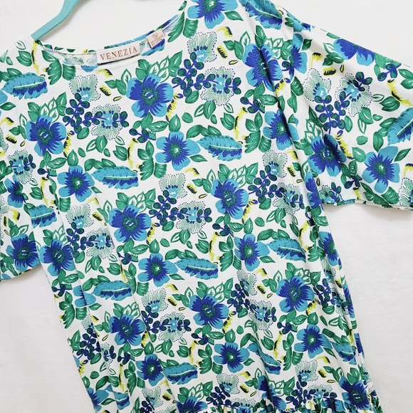 Floral Top with Peplum Style Ruffle, Blues and Greens, Size 18 - 20 - Picture 3 of 14